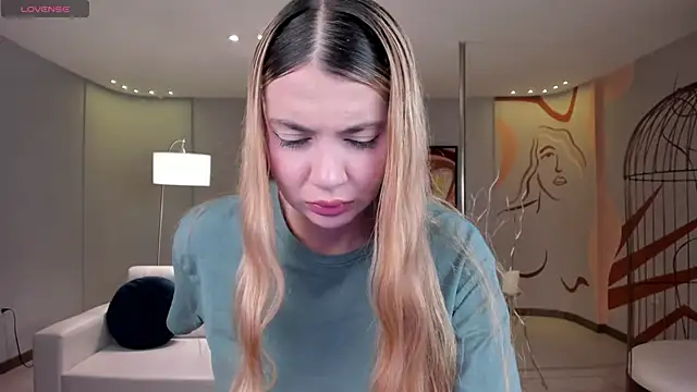NiaHolland online show from 05-05-26, 07:17