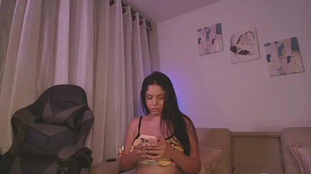 Snapshot of NinaMichelle chatting on 03-11-25, 04:19 NinaMichelle online show from 03-11-25, 04:19