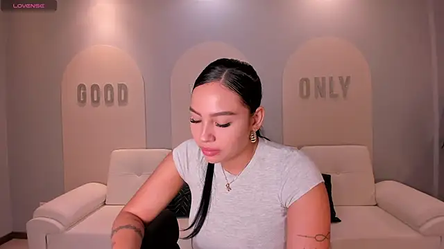 MollyJones  online show from 06-17-26, 07:24