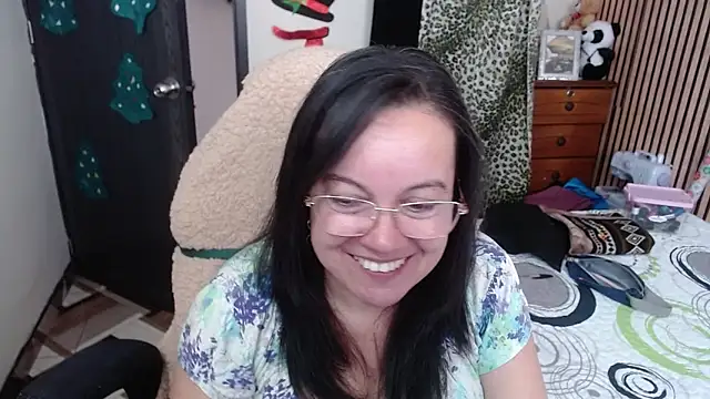 Sonialorens  online show from 12-20-25, 06:55