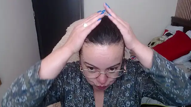 Sonialorens  online show from 01-12-26, 02:35