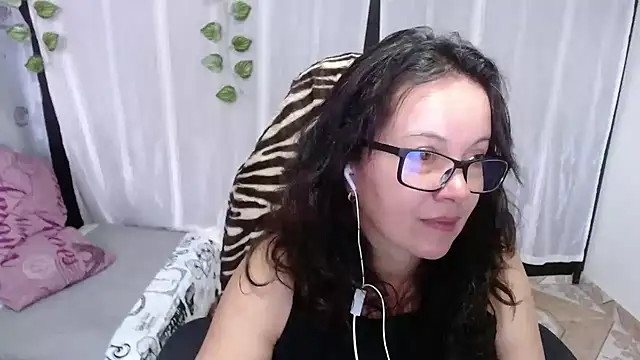 Snapshot of Sonialorens_ chatting on 02-01-25, 03:50 Sonialorens  online show from 02-01-25, 03:50