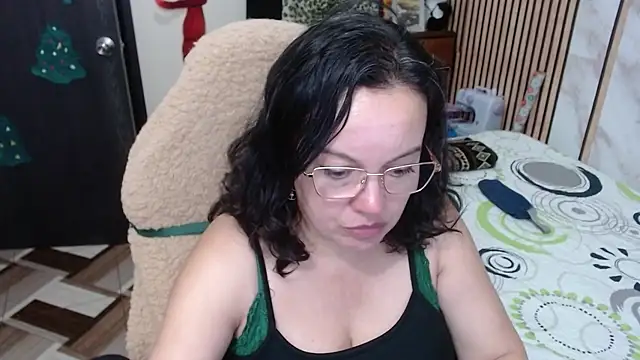 Sonialorens  online show from 12-20-25, 12:02