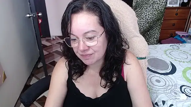 Sonialorens  online show from 12-16-25, 02:43