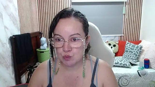 Snapshot of Sonialorens_ chatting on 05-12-26, 04:02 Sonialorens online show from 05-12-26, 04:02