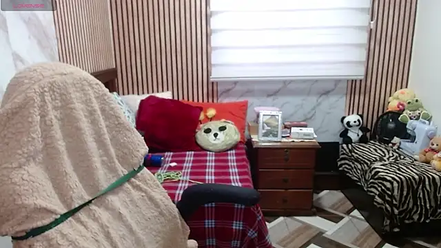 Sonialorens  online show from 04-16-26, 11:07