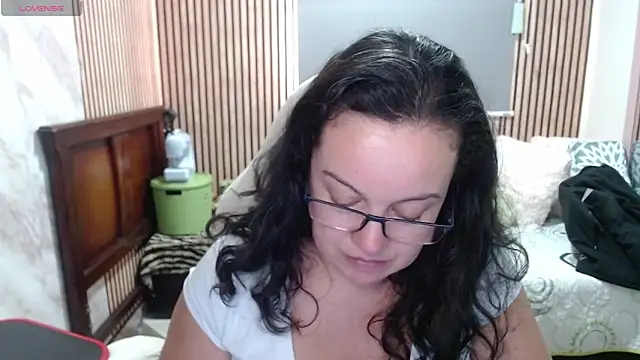 Snapshot of Sonialorens_ chatting on 05-30-26, 10:37 Sonialorens online show from 05-30-26, 10:37