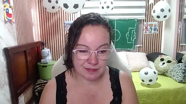 Sonialorens  online show from 06-11-26, 09:45