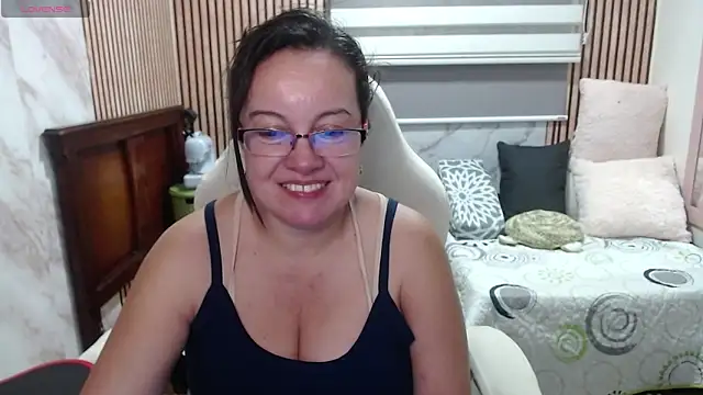 Sonialorens  online show from 06-07-26, 11:10