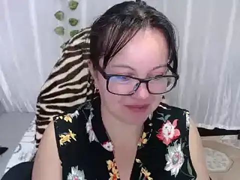 Snapshot of Sonialorens_ chatting on 02-06-25, 02:26 Sonialorens  online show from 02-06-25, 02:26