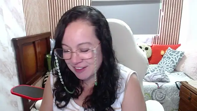Snapshot of Sonialorens_ chatting on 05-07-26, 03:04 Sonialorens online show from 05-07-26, 03:04
