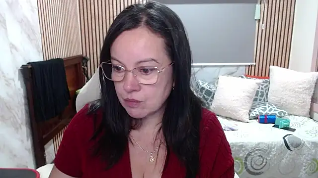 Snapshot of Sonialorens_ chatting on 05-15-26, 05:33 Sonialorens online show from 05-15-26, 05:33