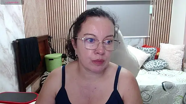 Snapshot of Sonialorens_ chatting on 05-18-26, 09:52 Sonialorens online show from 05-18-26, 09:52