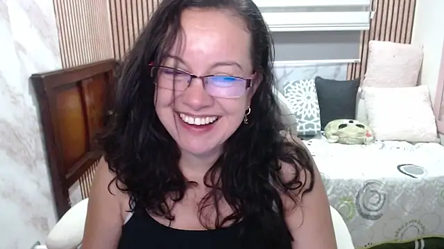 Sonialorens  online show from 06-10-26, 03:57