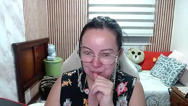 Snapshot of Sonialorens_ chatting on 05-04-26, 10:23 Sonialorens online show from 05-04-26, 10:23
