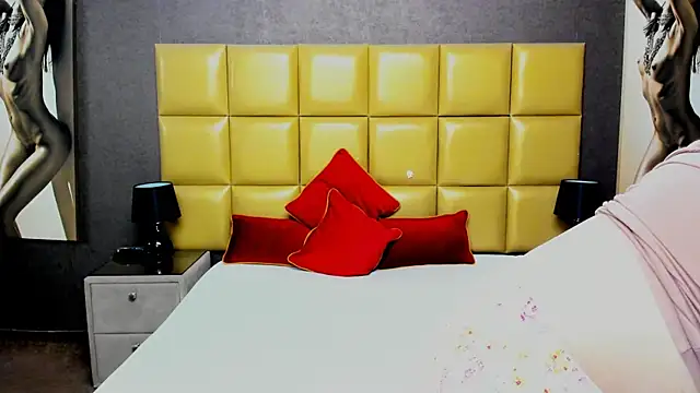 KiraLeila online show from 04-28-26, 04:55