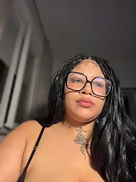 Snapshot of IamSashaLuv chatting on 05-08-26, 11:30 IamSashaLuv online show from 05-08-26, 11:30