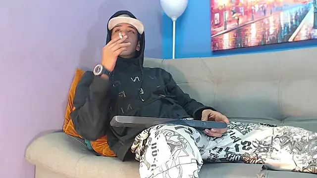 Snapshot of Robert_Kingg chatting on 12-17-24, 03:17 Robert Kingg online show from 12-17-24, 03:17