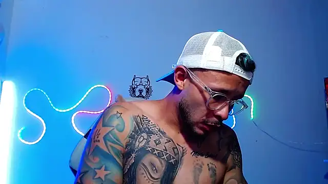 Snapshot of sebastian_horny chatting on 10-15-25, 08:33 sebastian horny online show from 10-15-25, 08:33