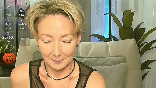 AkexandraFix online show from 10-31-25, 01:08