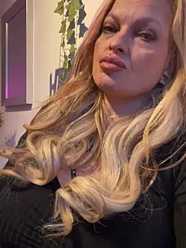 Lisavontease online show from 01-11-26, 03:52