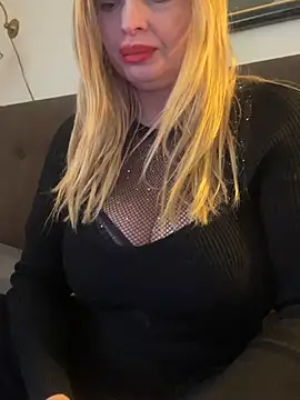 Lisavontease online show from 04-18-26, 02:19