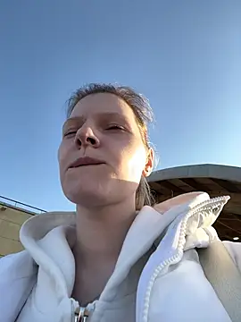 MaryHiggins online show from 03-28-26, 03:02