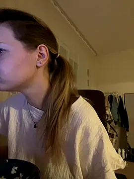 MaryHiggins online show from 11-25-25, 02:39