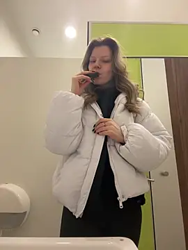 MaryHiggins online show from 12-19-25, 02:41