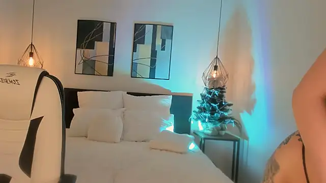 Roxana Wet  online show from 12-14-25, 01:28