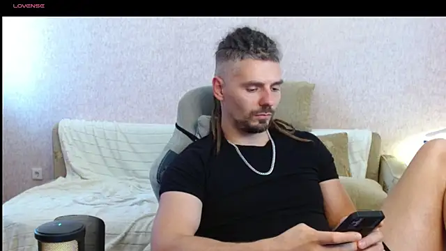 Snapshot of Aestheticguy101 chatting on 08-07-26, 11:38 Aestheticguy101 online show from 08-07-26, 11:38
