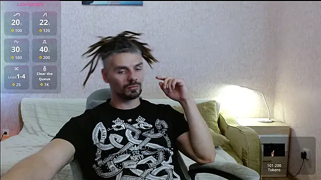 Snapshot of Aestheticguy101 chatting on 07-12-26, 02:51 Aestheticguy101 online show from 07-12-26, 02:51