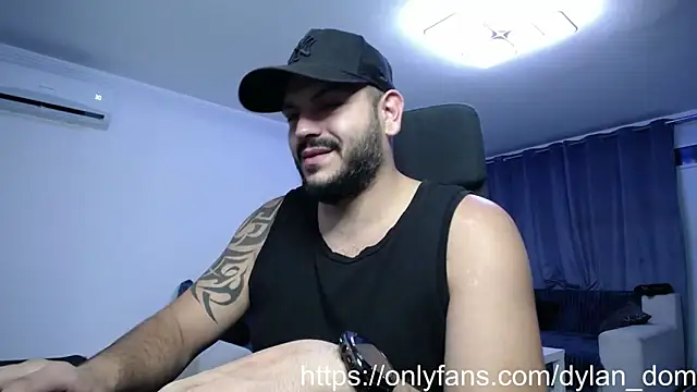 dyllan dom  online show from 10-19-25, 10:23