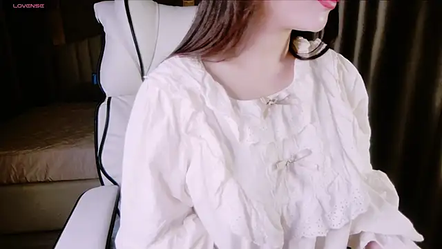 Snapshot of Girl__Funny chatting on 03-03-25, 06:13 Girl  Funny online show from 03-03-25, 06:13