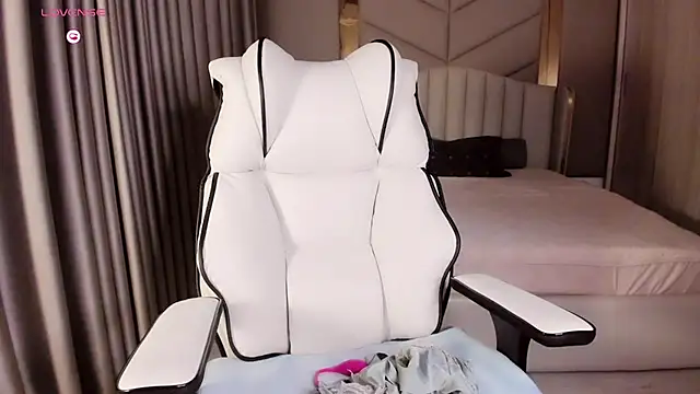 Girl  Funny online show from 12-16-25, 06:56