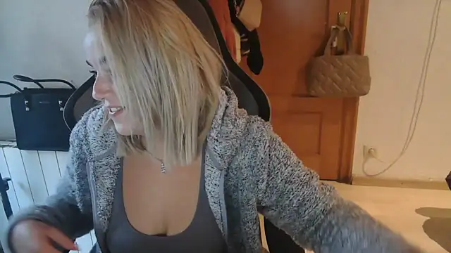 bekka   online show from 10-24-25, 07:07