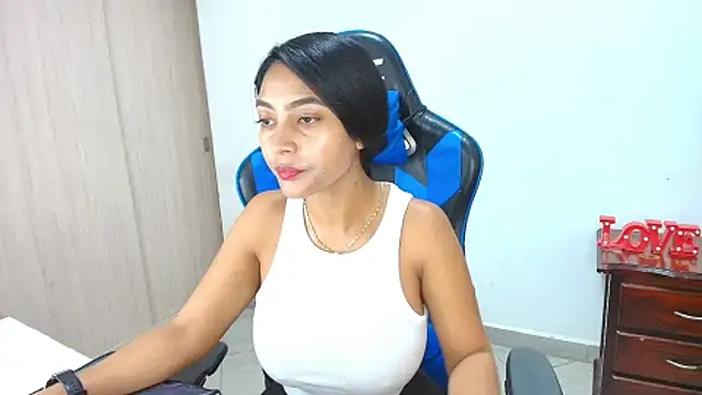 Snapshot of sophiax-x chatting on 09-28-25, 04:14 sophiax-x online show from 09-28-25, 04:14