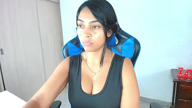 Snapshot of sophiax-x chatting on 09-29-25, 04:23 sophiax-x online show from 09-29-25, 04:23