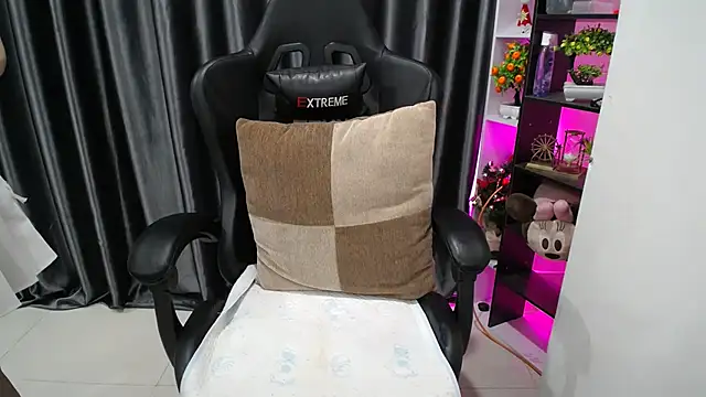 Yuki-yio online show from 09-22-25, 01:22