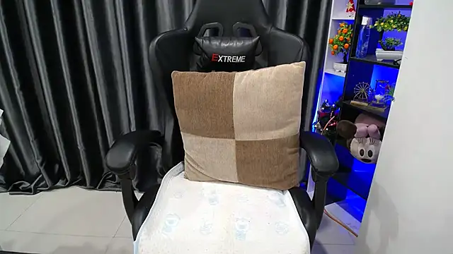 Yuki-yio online show from 10-04-25, 01:18