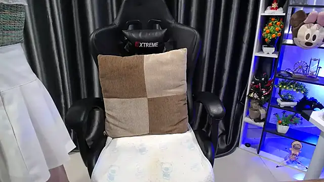 Yuki-yio online show from 10-06-25, 01:51