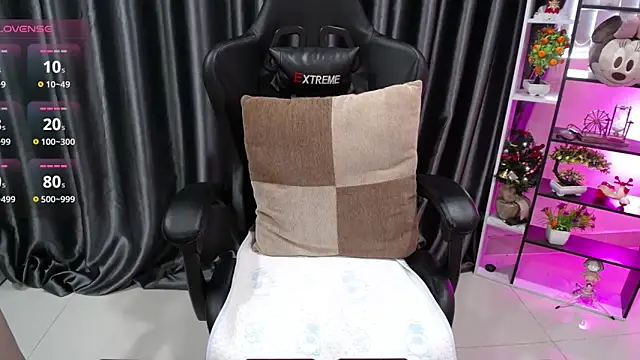 Yuki-yio online show from 10-16-25, 01:25