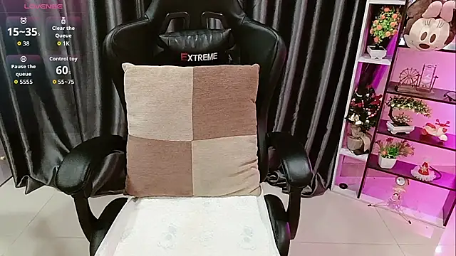 Yuki-yio online show from 11-13-25, 01:09