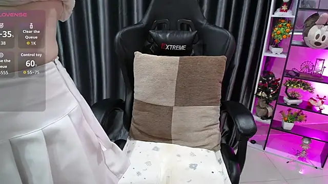 Yuki-yio online show from 10-14-25, 01:17