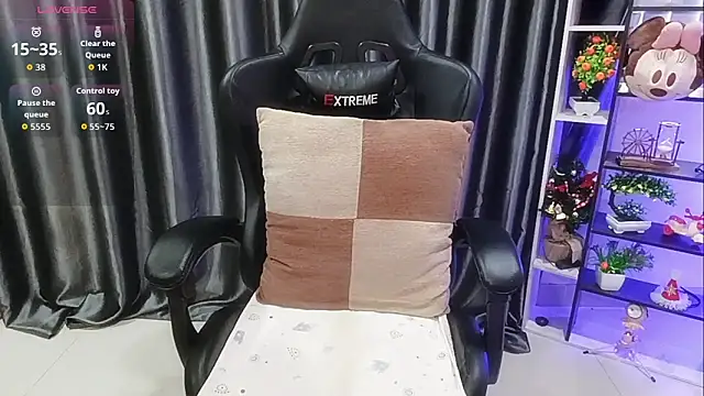 Yuki-yio online show from 10-29-25, 01:15