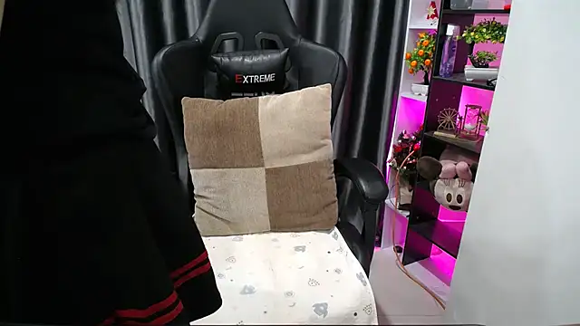 Yuki-yio online show from 09-23-25, 01:12