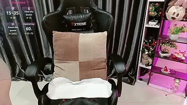 Yuki-yio online show from 12-21-25, 12:57