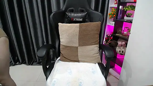 Yuki-yio online show from 10-01-25, 02:38