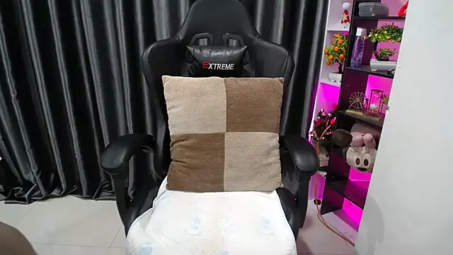 Yuki-yio online show from 10-02-25, 01:31