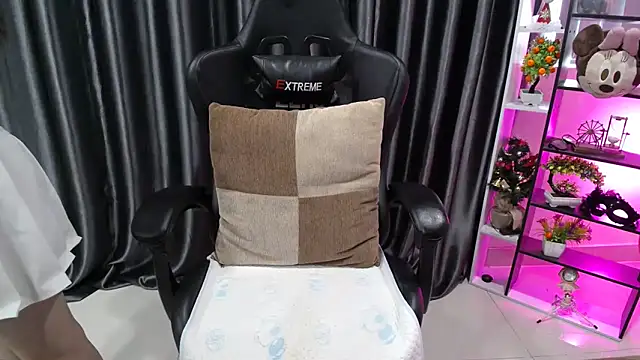 Yuki-yio online show from 10-08-25, 01:18